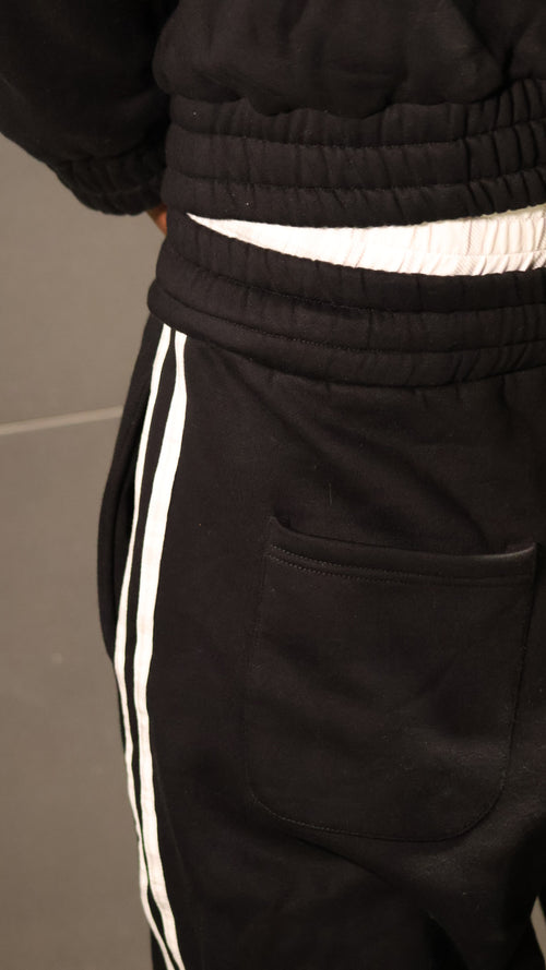 TRZ SWEATPANTS BLACK „no more space for words“